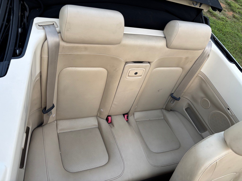 2010 Volkswagen Beetle Image 16