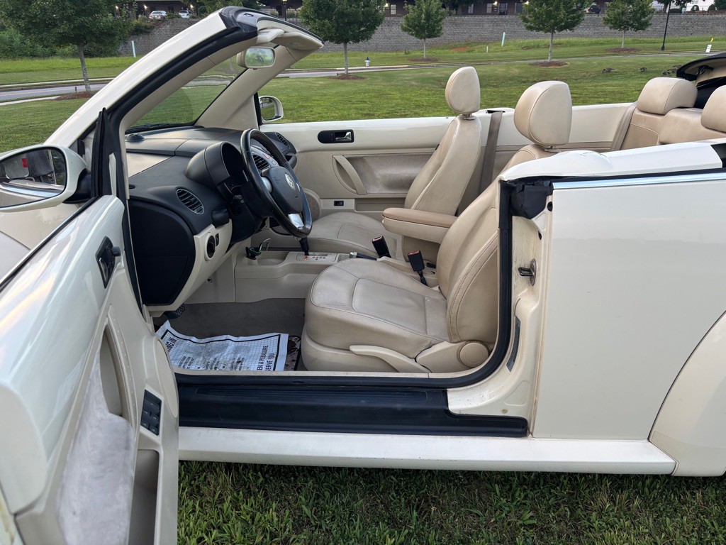 2010 Volkswagen Beetle Image 18