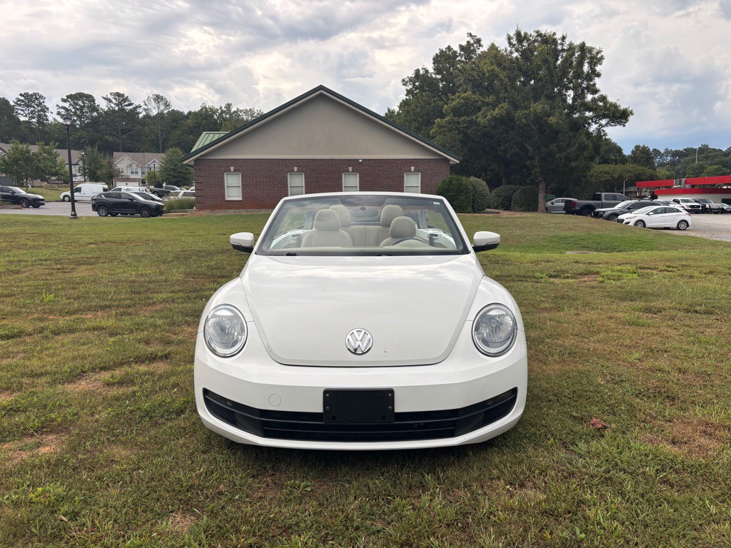 2013 Volkswagen Beetle Image 2