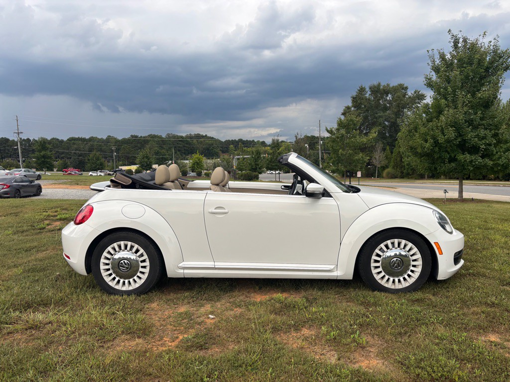 2013 Volkswagen Beetle Image 4
