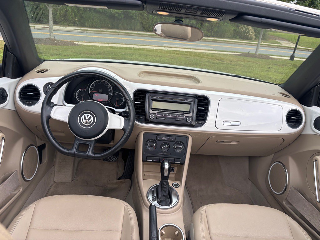 2013 Volkswagen Beetle Image 5