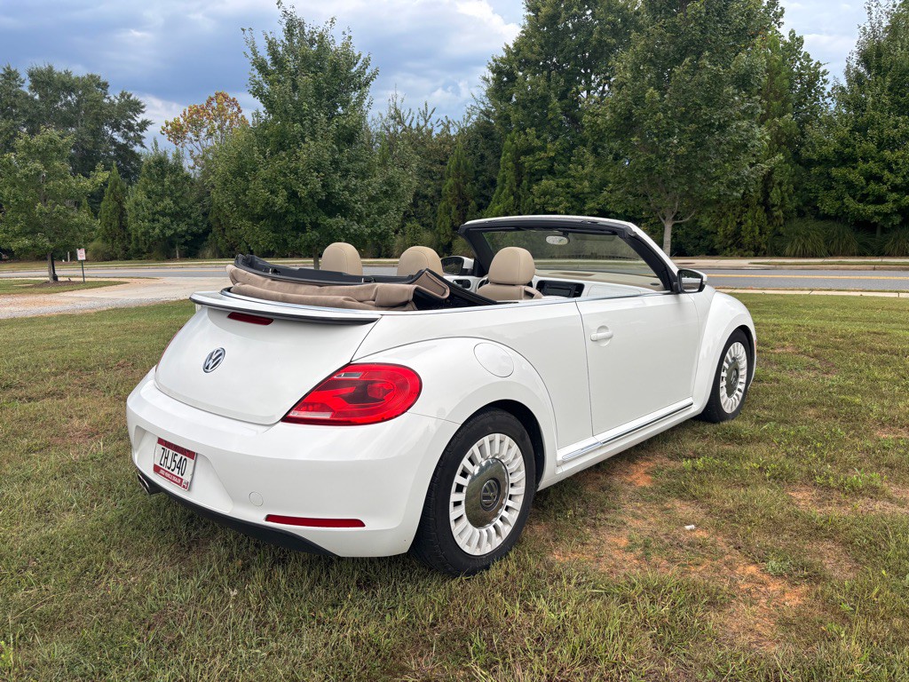 2013 Volkswagen Beetle Image 6