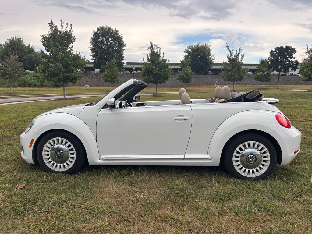 2013 Volkswagen Beetle Image 8