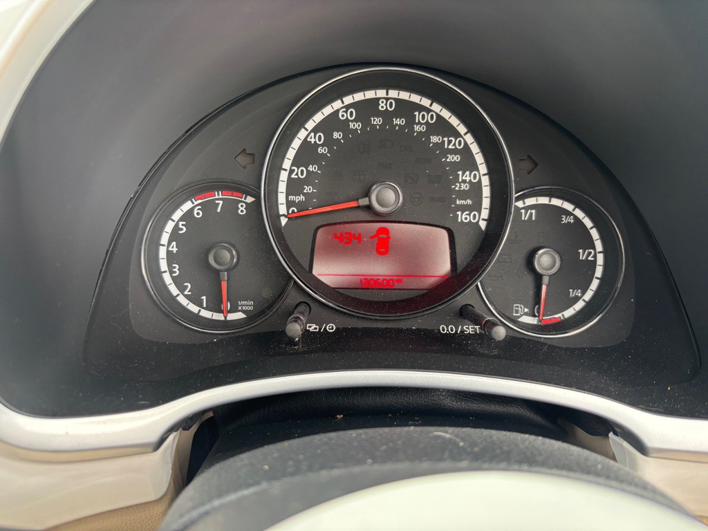 2013 Volkswagen Beetle Image 12