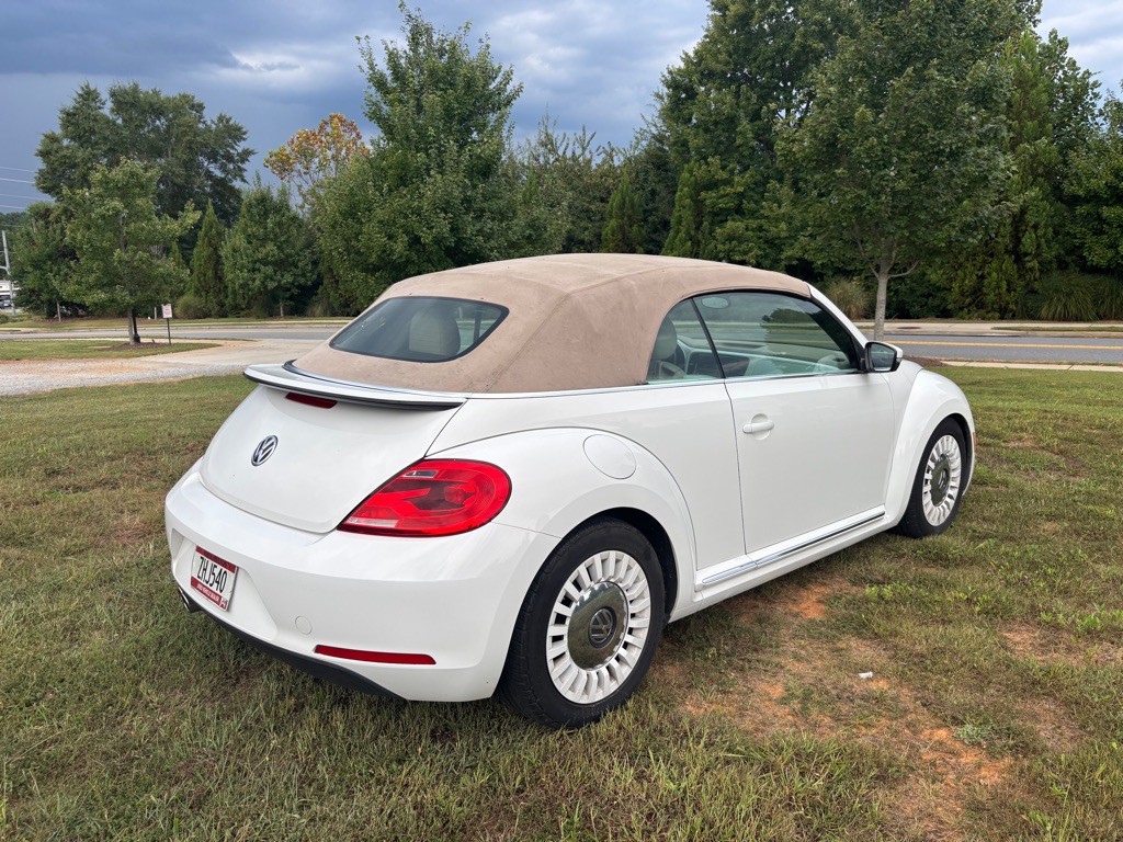 2013 Volkswagen Beetle Image 16