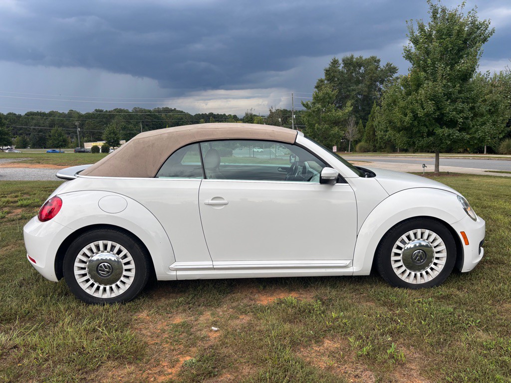 2013 Volkswagen Beetle Image 19