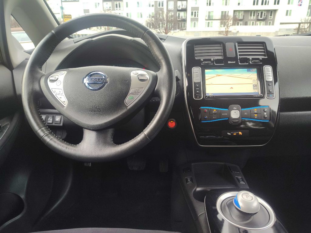 2015 Nissan Leaf Image 9