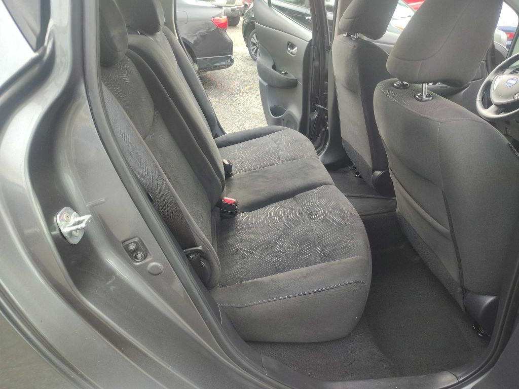 2015 Nissan Leaf Image 15