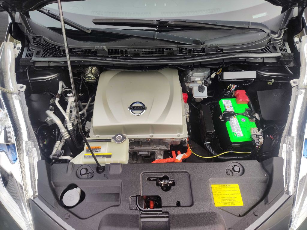 2015 Nissan Leaf Image 19