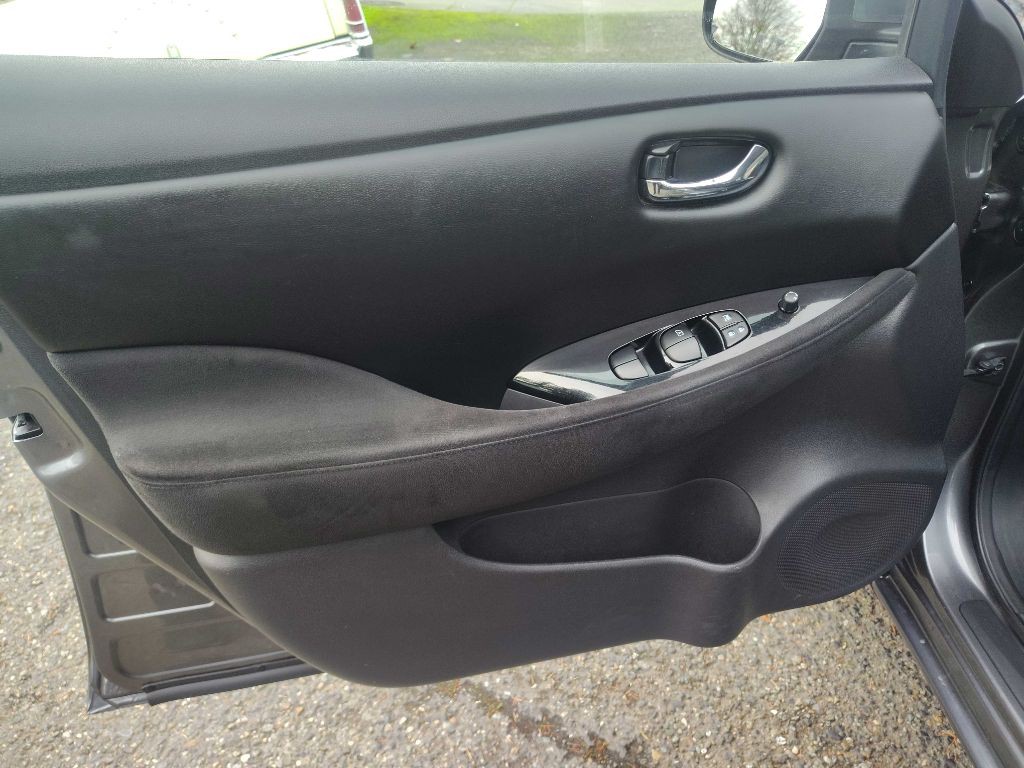 2015 Nissan Leaf Image 21