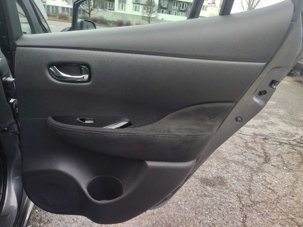 2015 Nissan Leaf Image 22