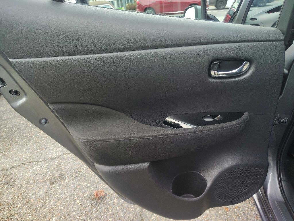 2015 Nissan Leaf Image 23