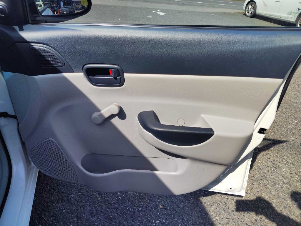 2007 Hyundai Accent Image 24