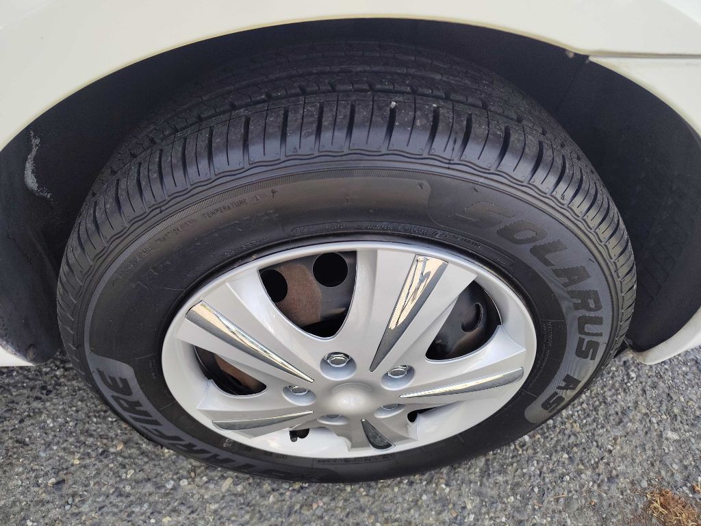 2007 Hyundai Accent Image 25