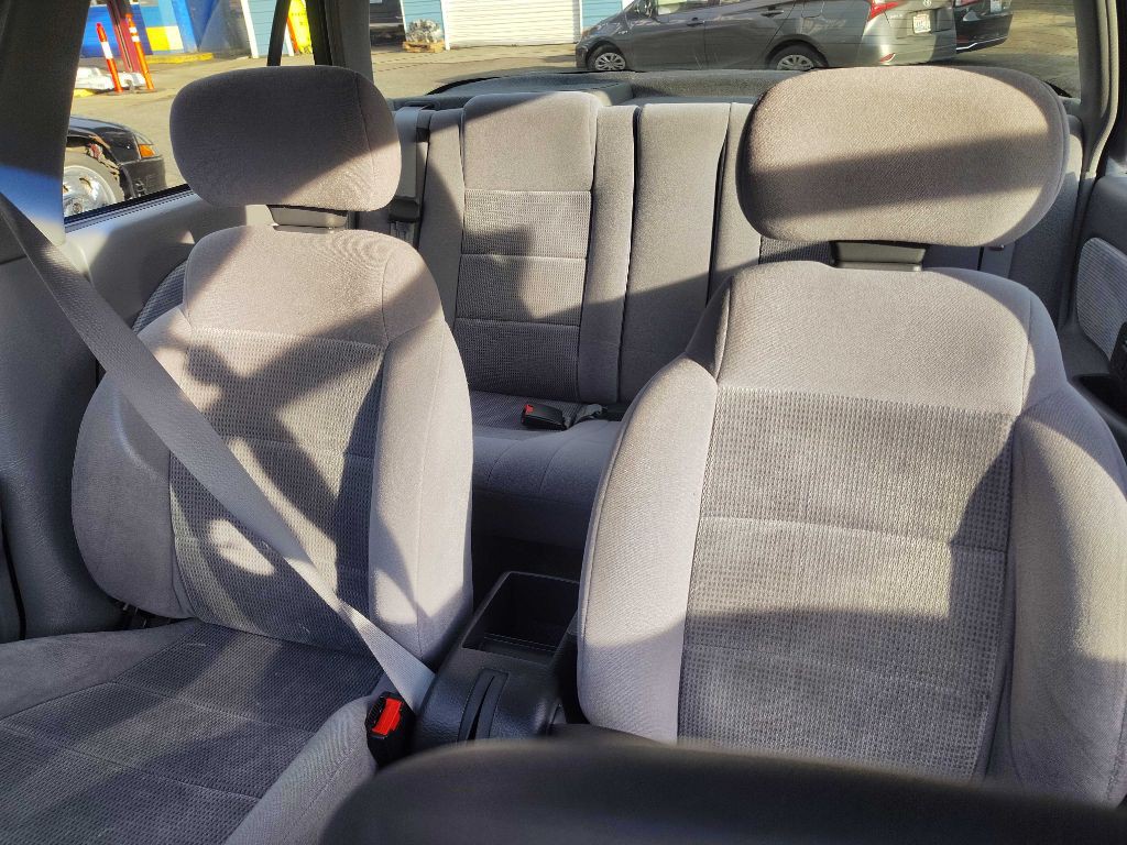 1992 Saturn SL2 Image 12