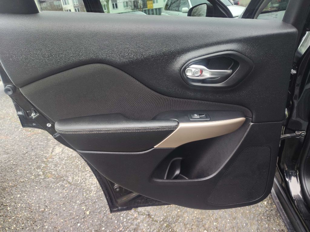 2018 Jeep Cherokee Image 23