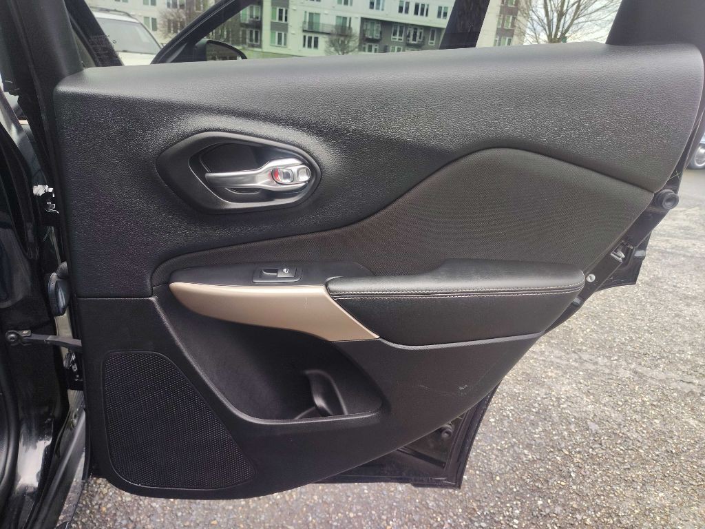 2018 Jeep Cherokee Image 24