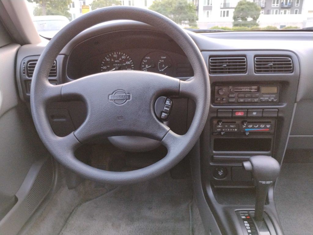 1994 Nissan Sentra Image 11