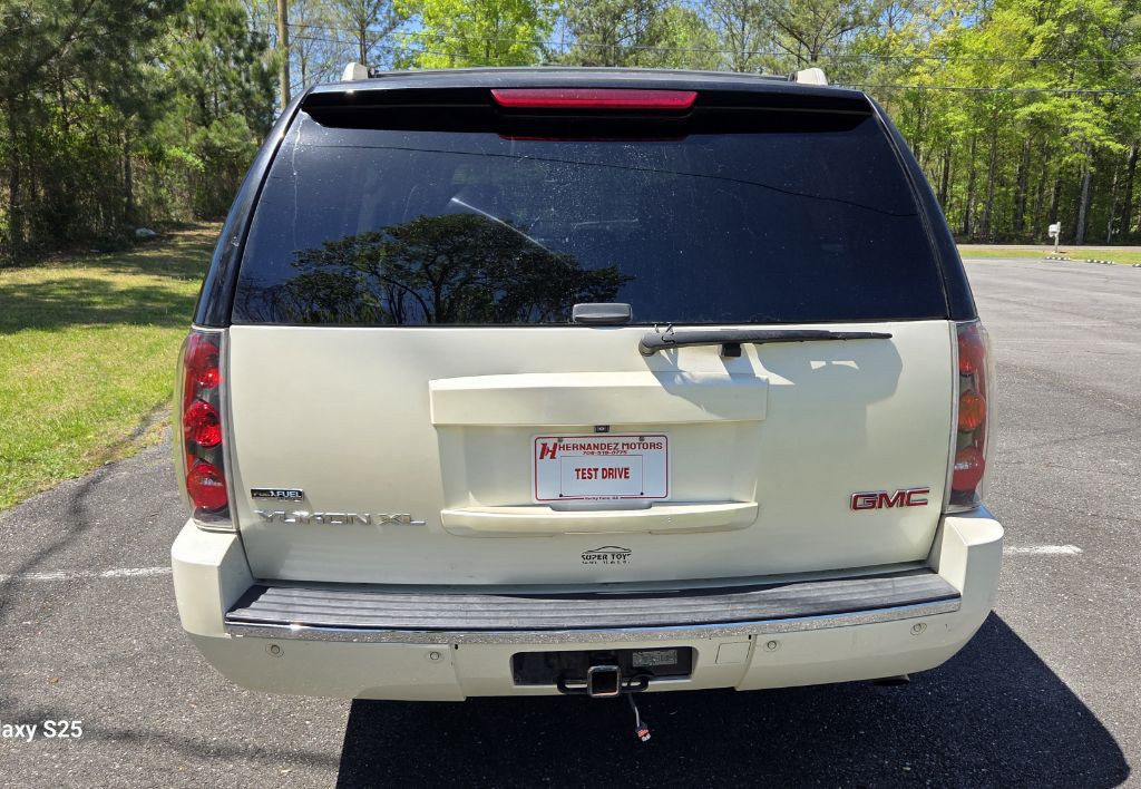 2009 GMC Yukon Image 1