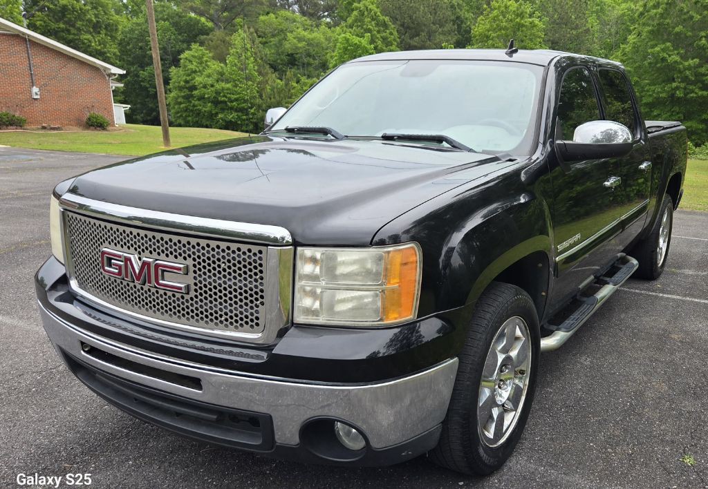 2011 GMC Sierra Image 2