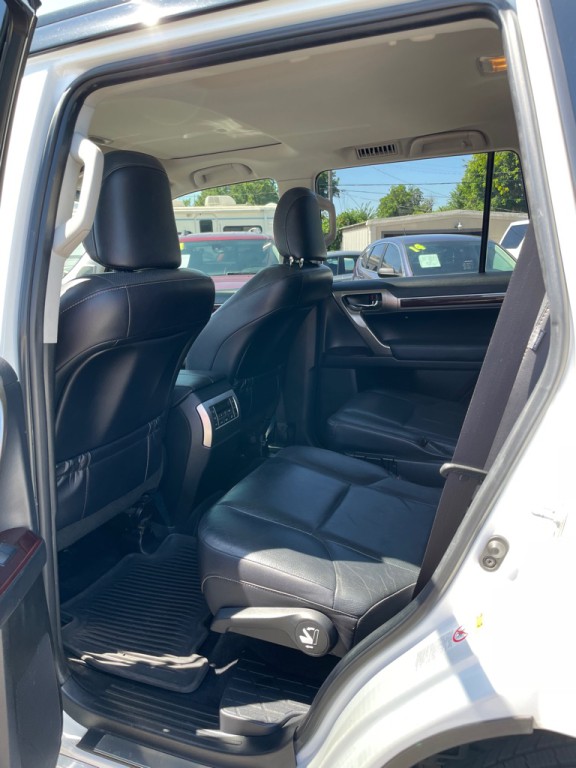 2018 Lexus GX Image 9