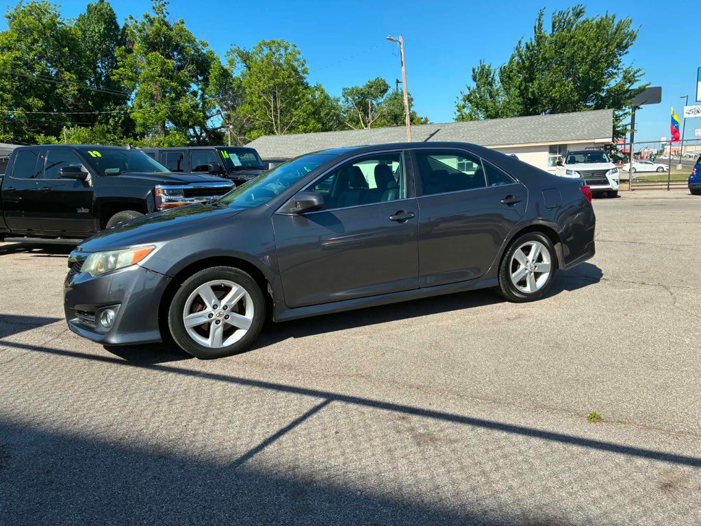 2013 Toyota Camry Image 3