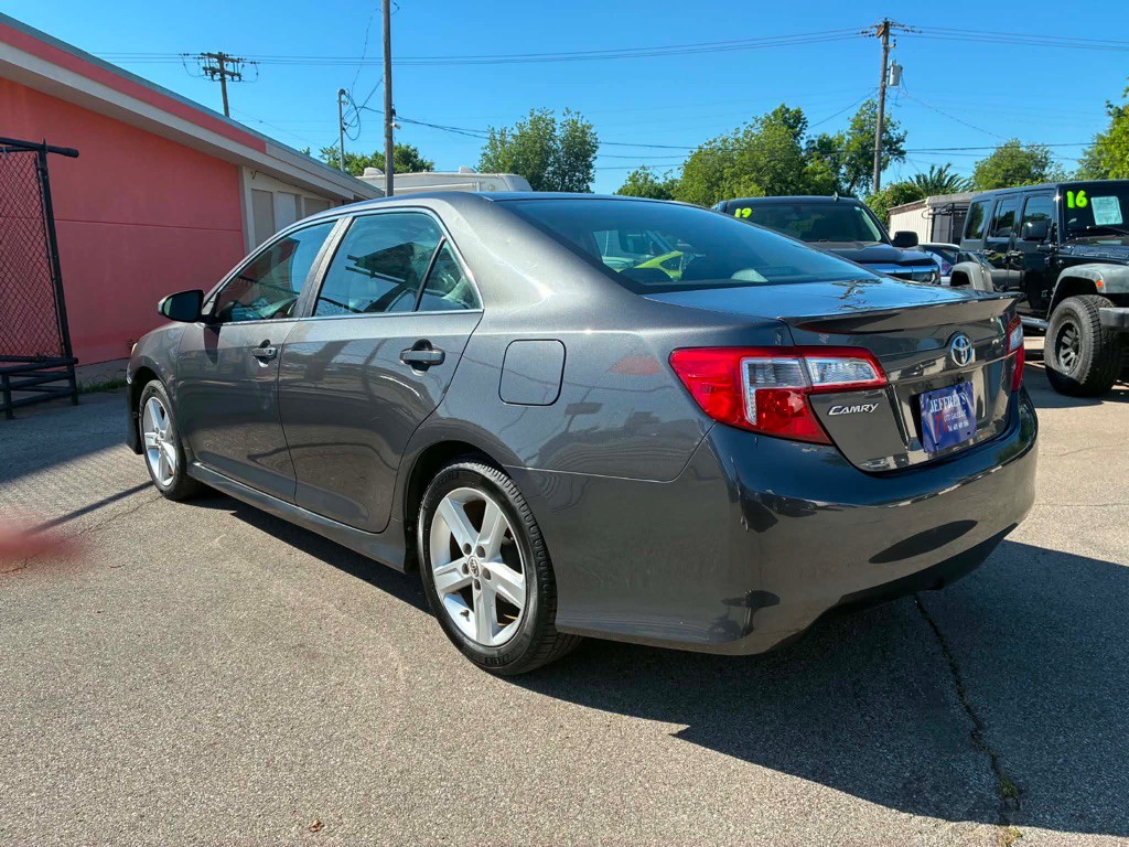 2013 Toyota Camry Image 5
