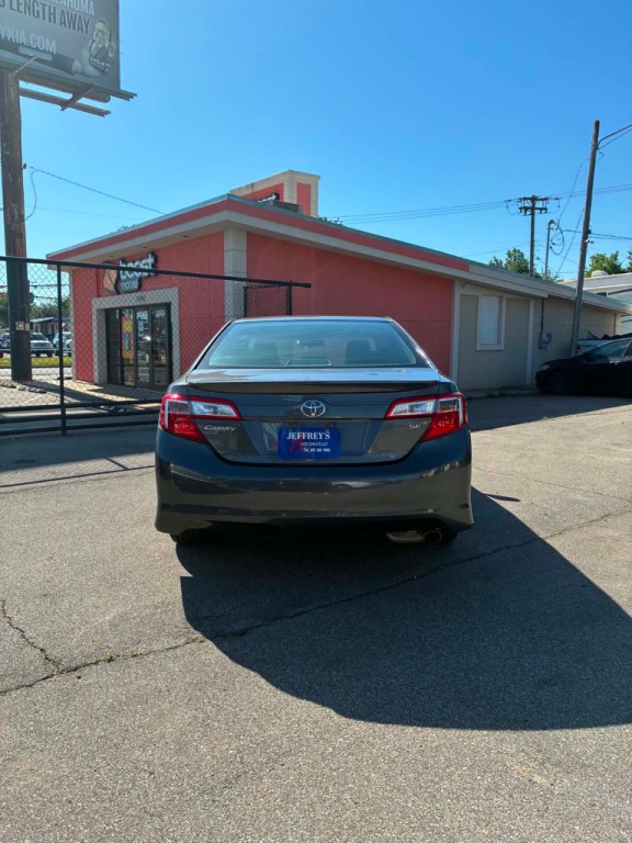 2013 Toyota Camry Image 6