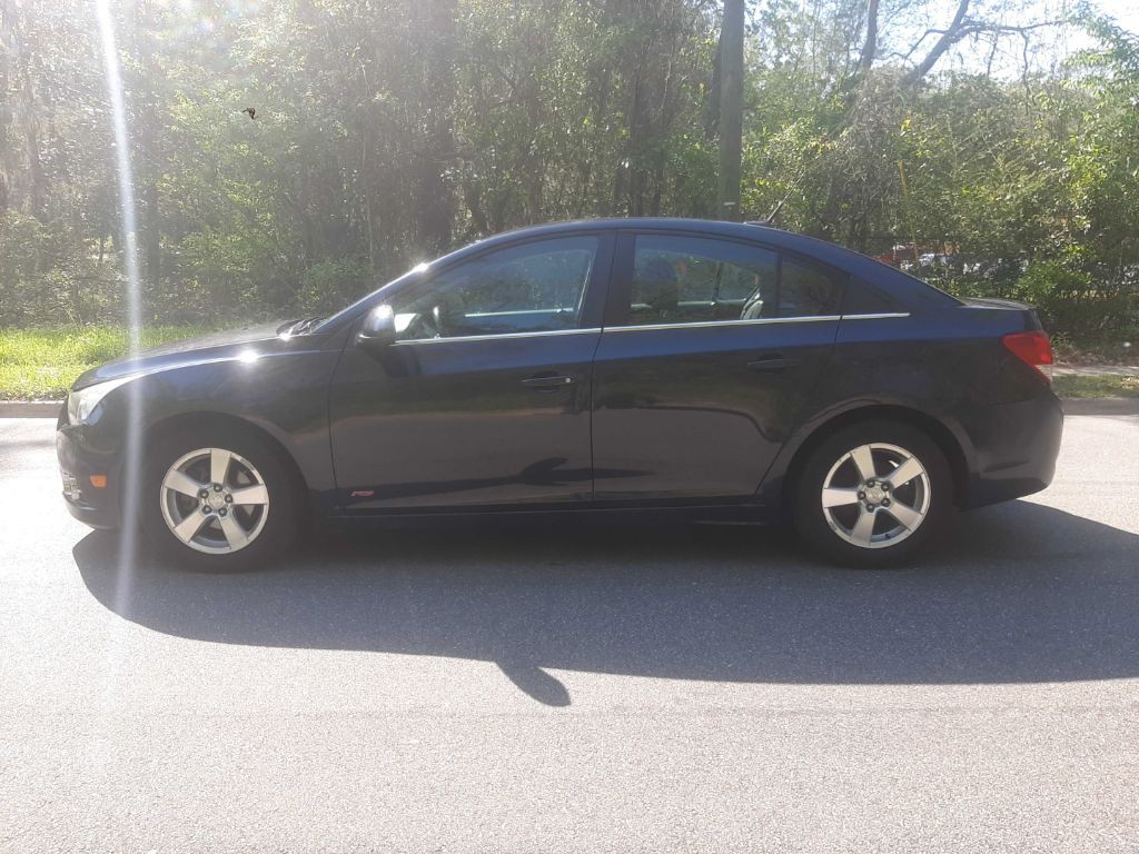 2014 Chevrolet Cruze Image 2