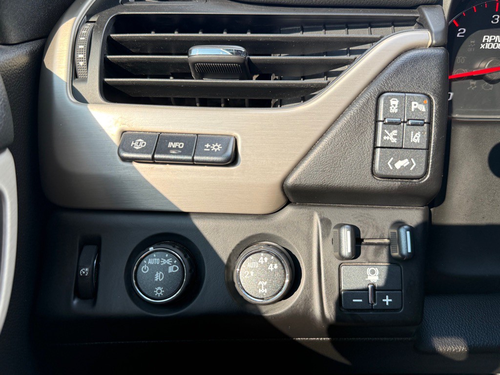 2015 GMC Yukon Image 16