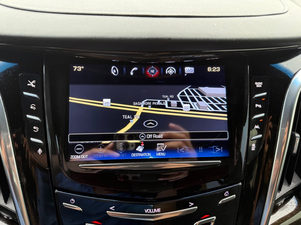 2016 Cadillac Escalade Image 13