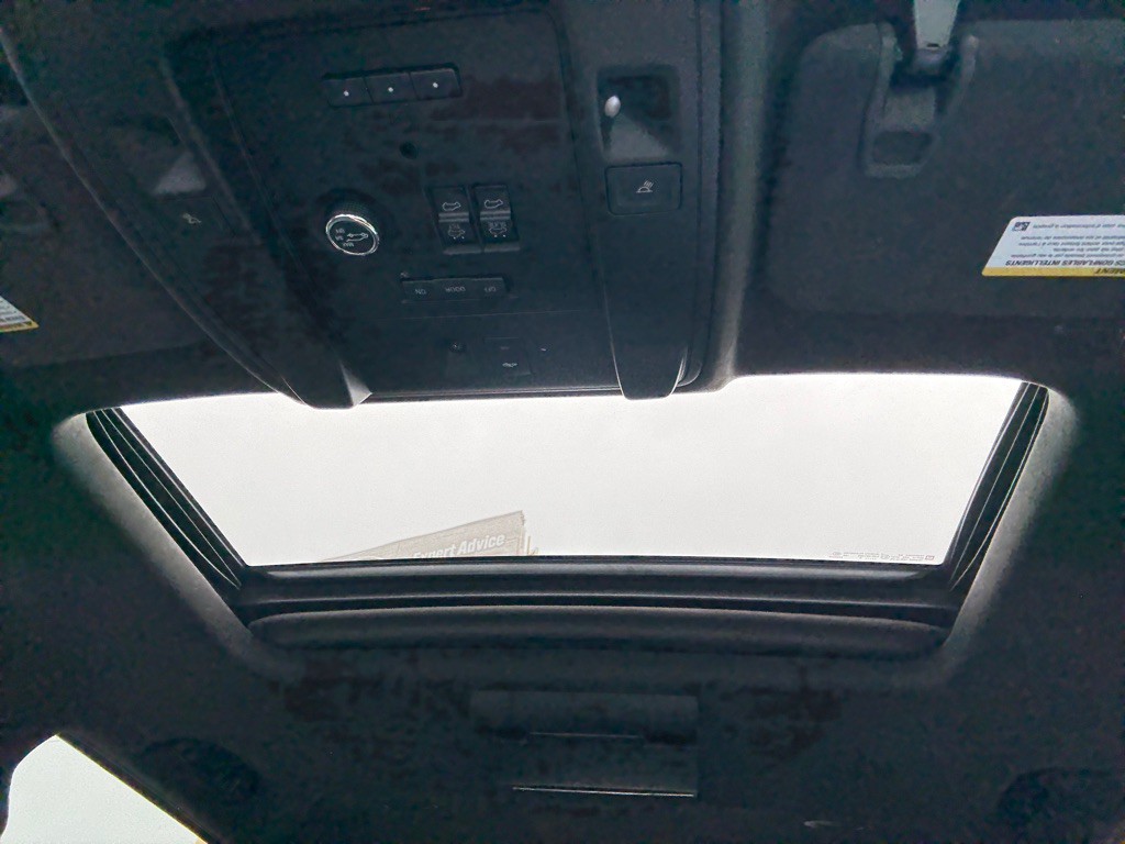 2016 Cadillac Escalade Image 16