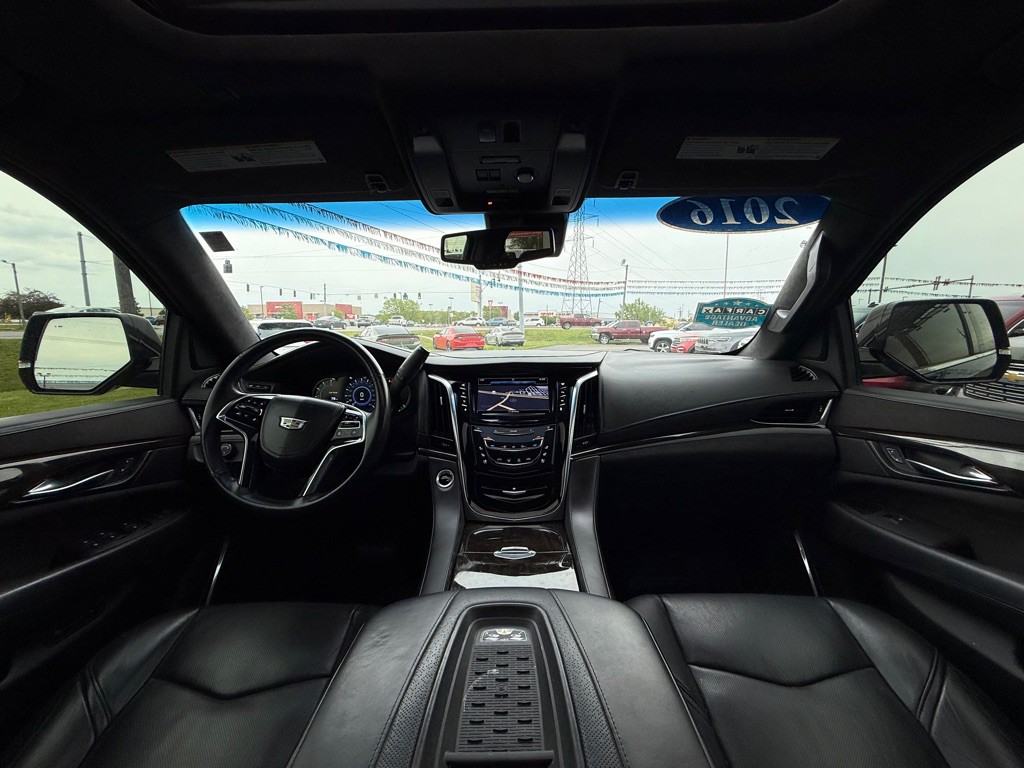 2016 Cadillac Escalade Image 17