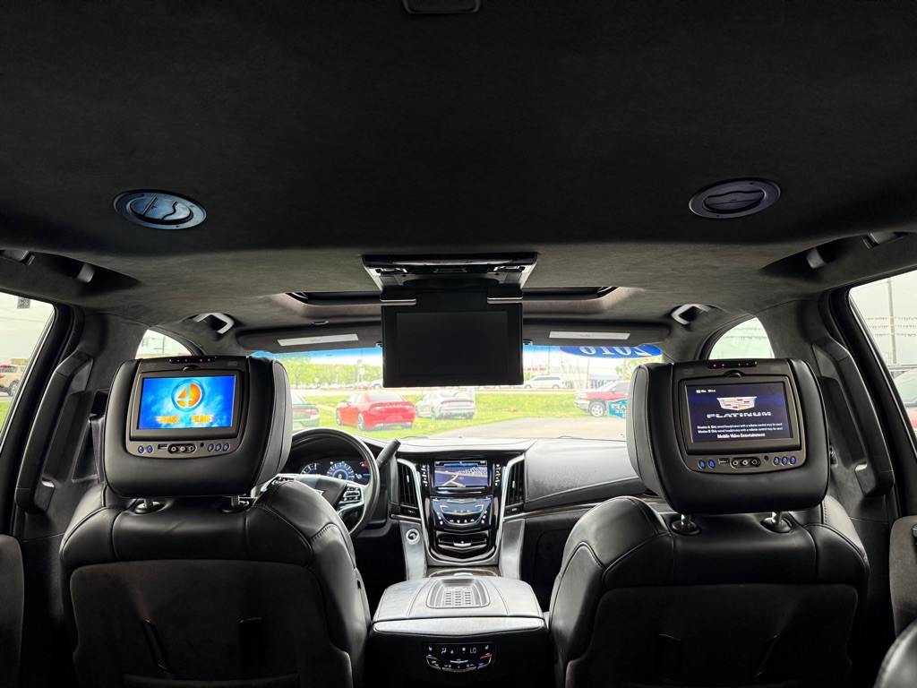 2016 Cadillac Escalade Image 18