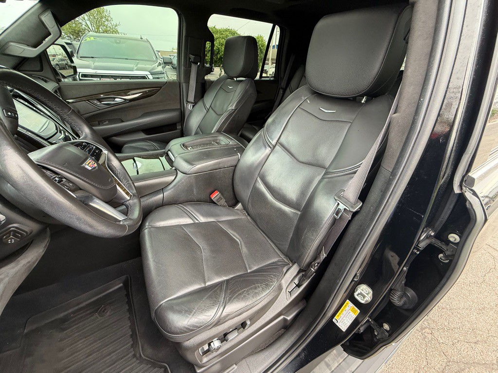 2016 Cadillac Escalade Image 19
