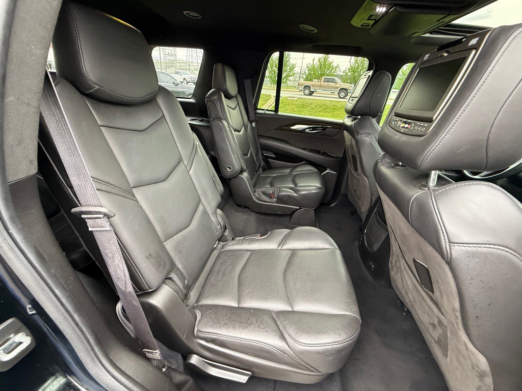2016 Cadillac Escalade Image 20
