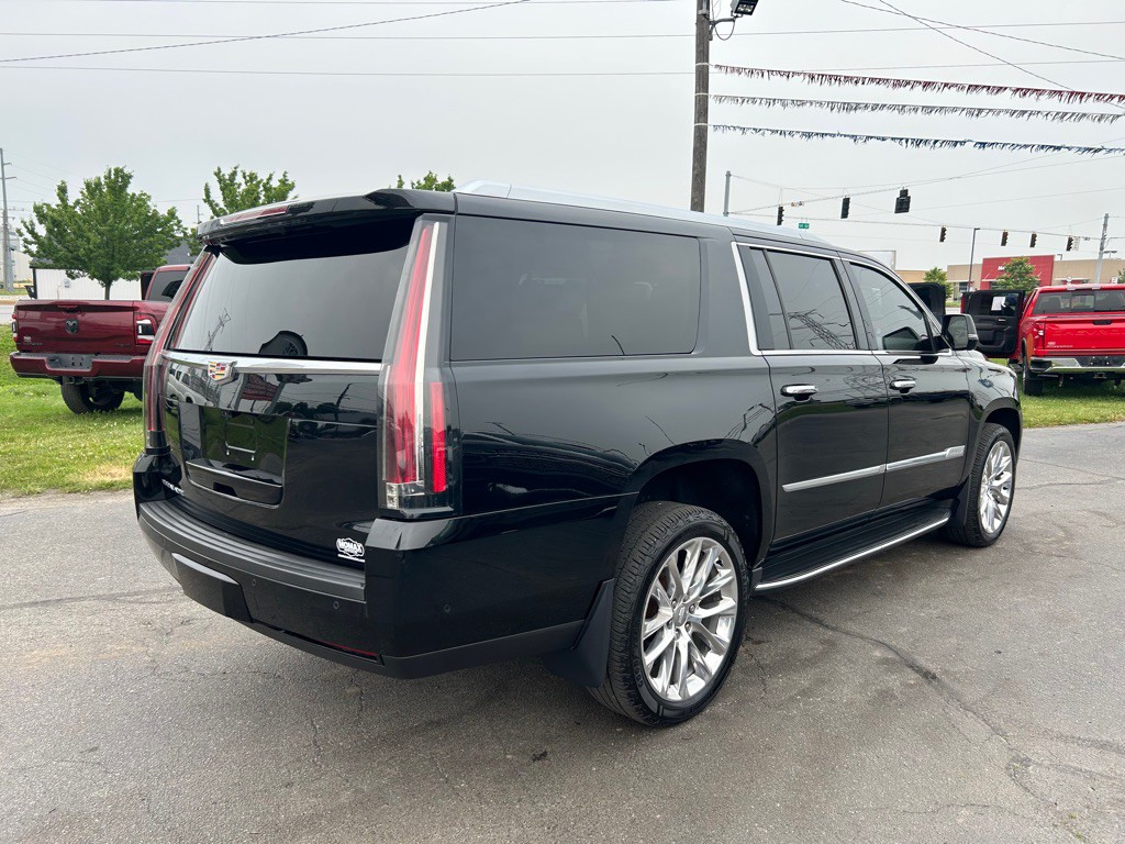 2017 Cadillac Escalade Image 8