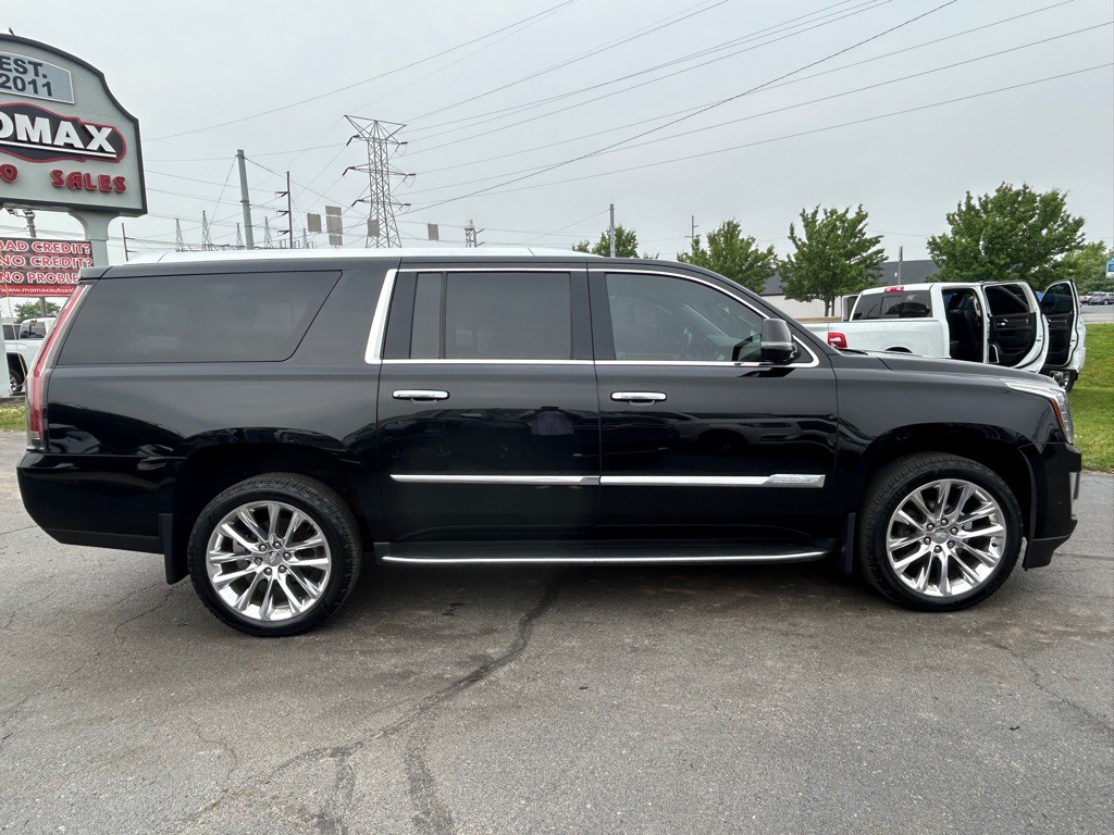 2017 Cadillac Escalade Image 9