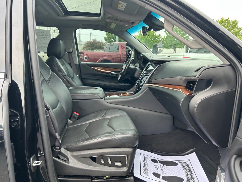 2017 Cadillac Escalade Image 10