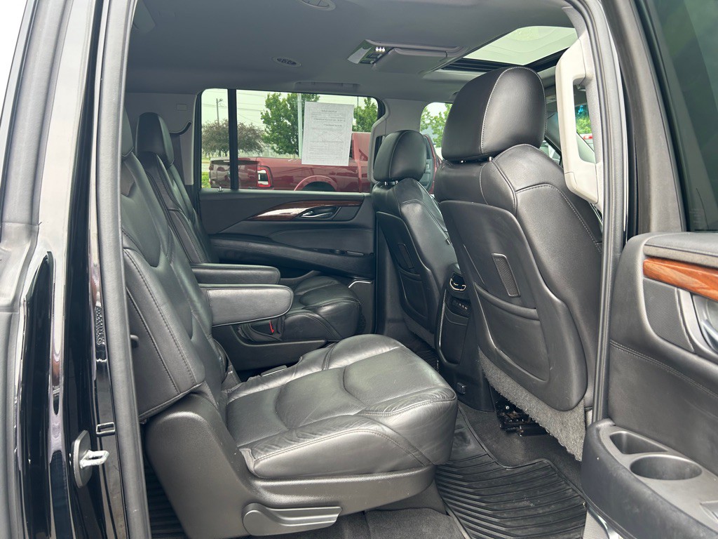 2017 Cadillac Escalade Image 11