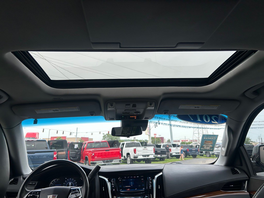2017 Cadillac Escalade Image 21