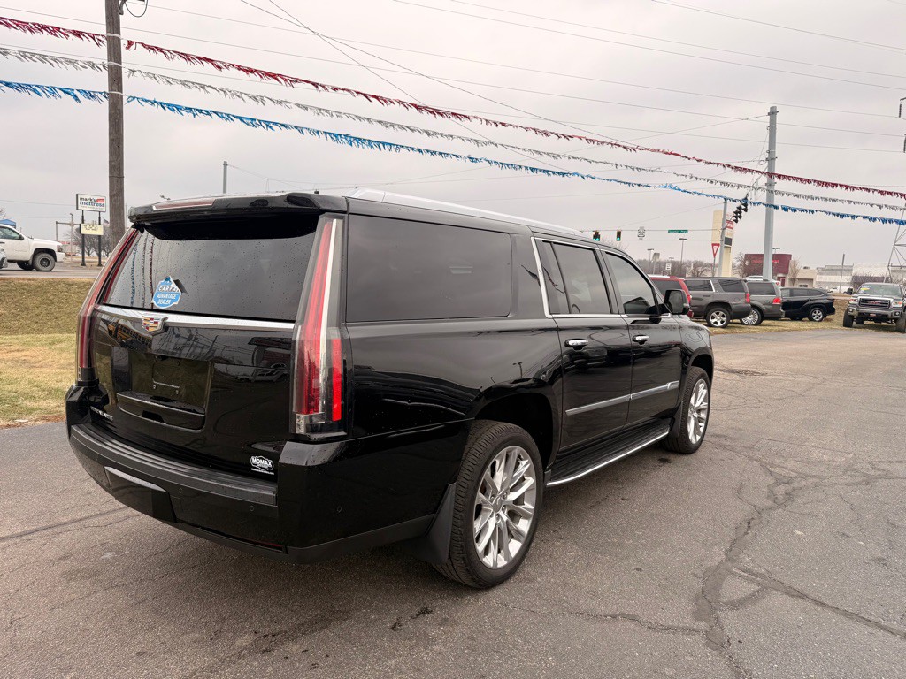 2017 Cadillac Escalade Image 8