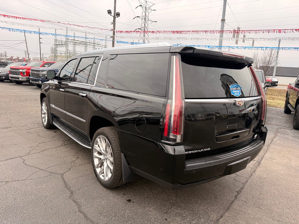 2017 Cadillac Escalade Image 10