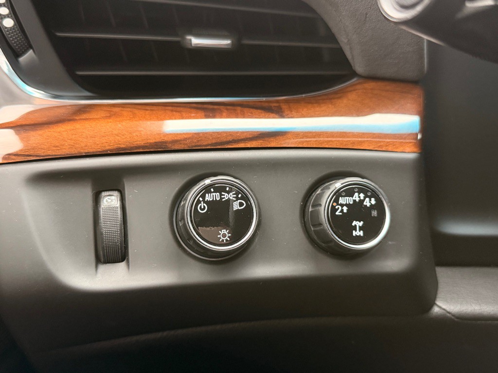 2017 Cadillac Escalade Image 18