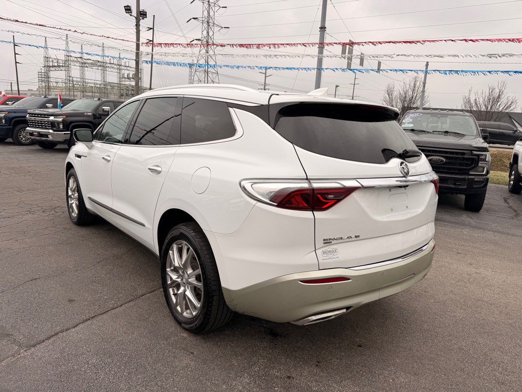 2022 Buick Enclave Image 9
