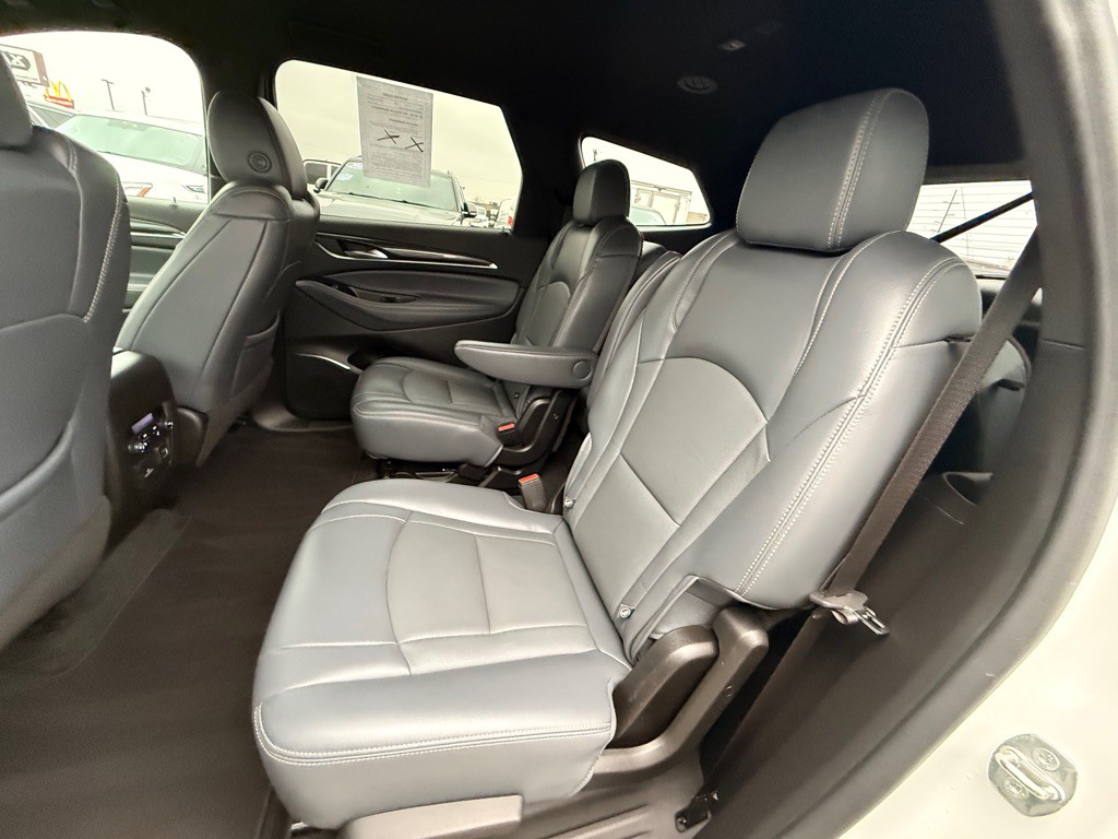 2022 Buick Enclave Image 19