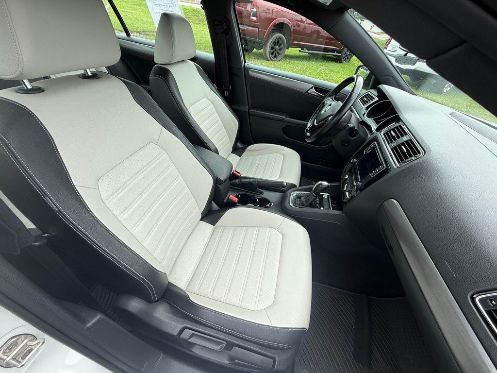 2016 Volkswagen Jetta Image 16