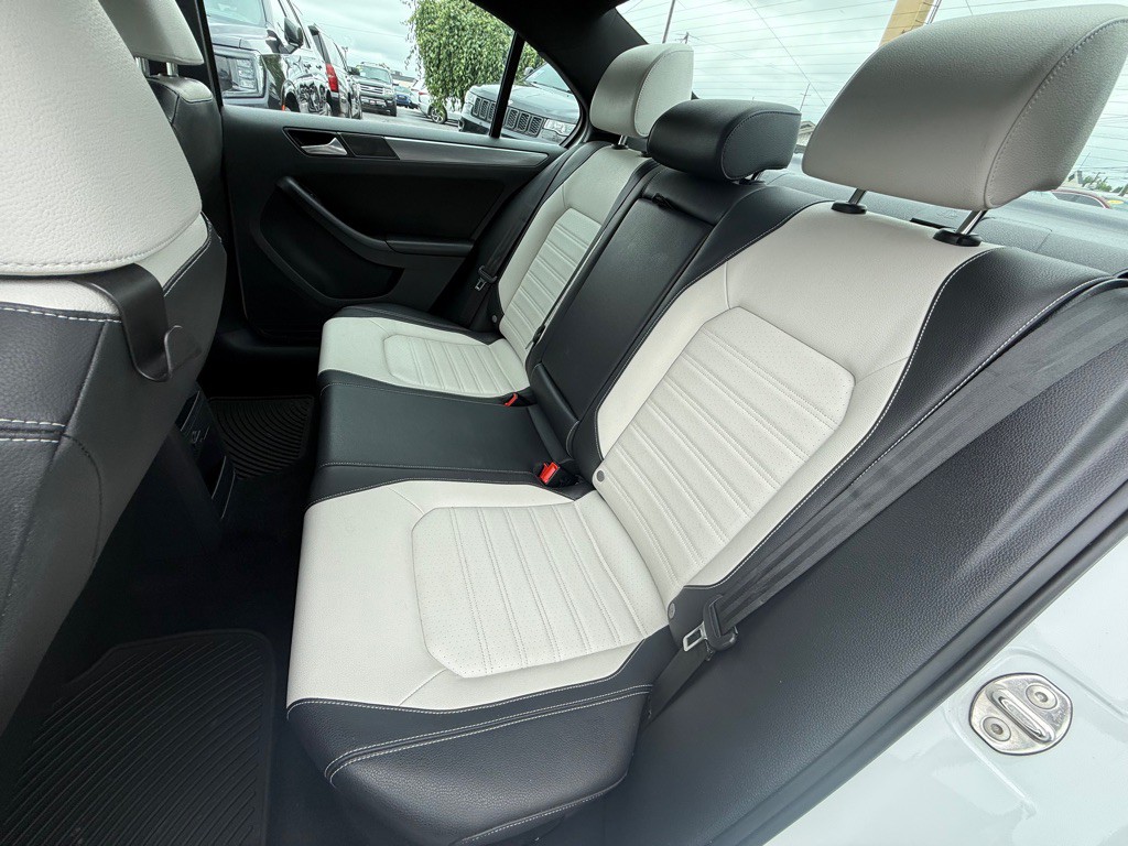 2016 Volkswagen Jetta Image 17