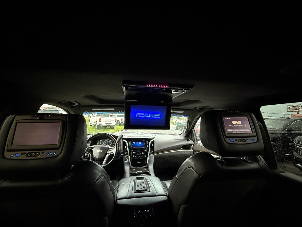 2015 Cadillac Escalade Image 9