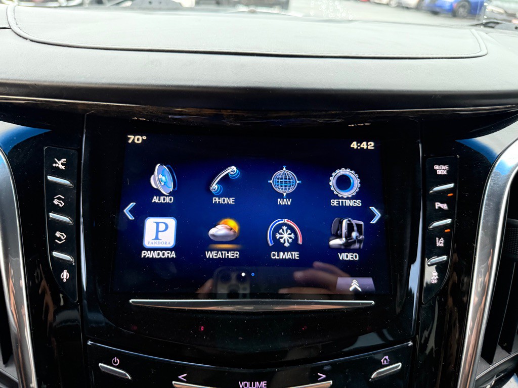 2015 Cadillac Escalade Image 14